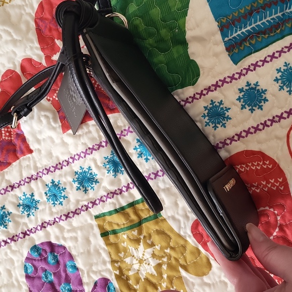 Vince Camuto Wallet - Picture 17 of 17